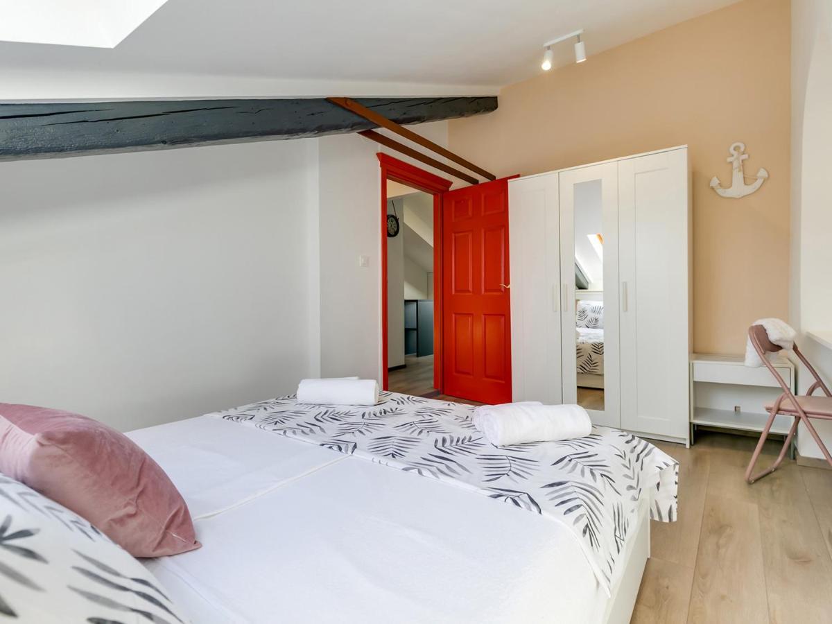 Fantattic Apartment City Center Porec Bagian luar foto
