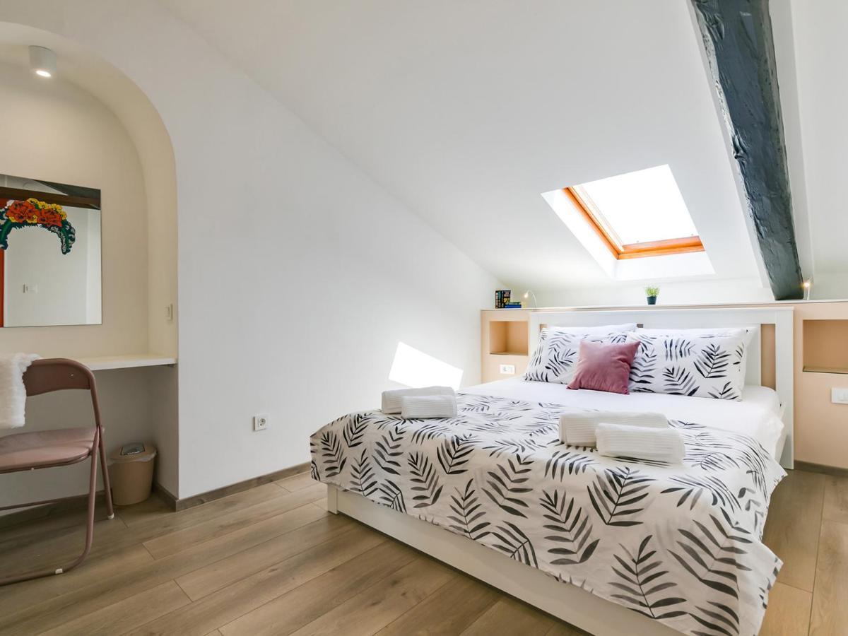 Fantattic Apartment City Center Porec Bagian luar foto